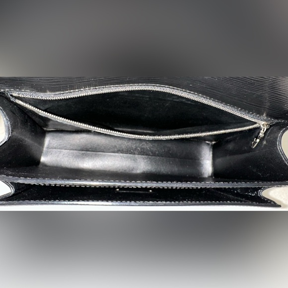 Louis Vuitton Pochette Serie Dragonne Epi Black - Picture 13 of 16